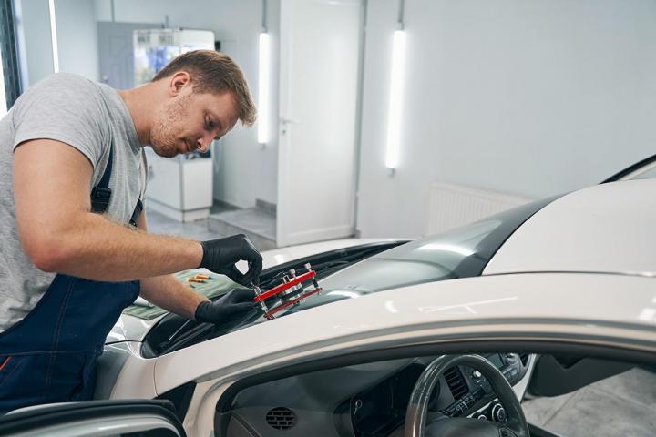Windshield repair services Sherbrooke